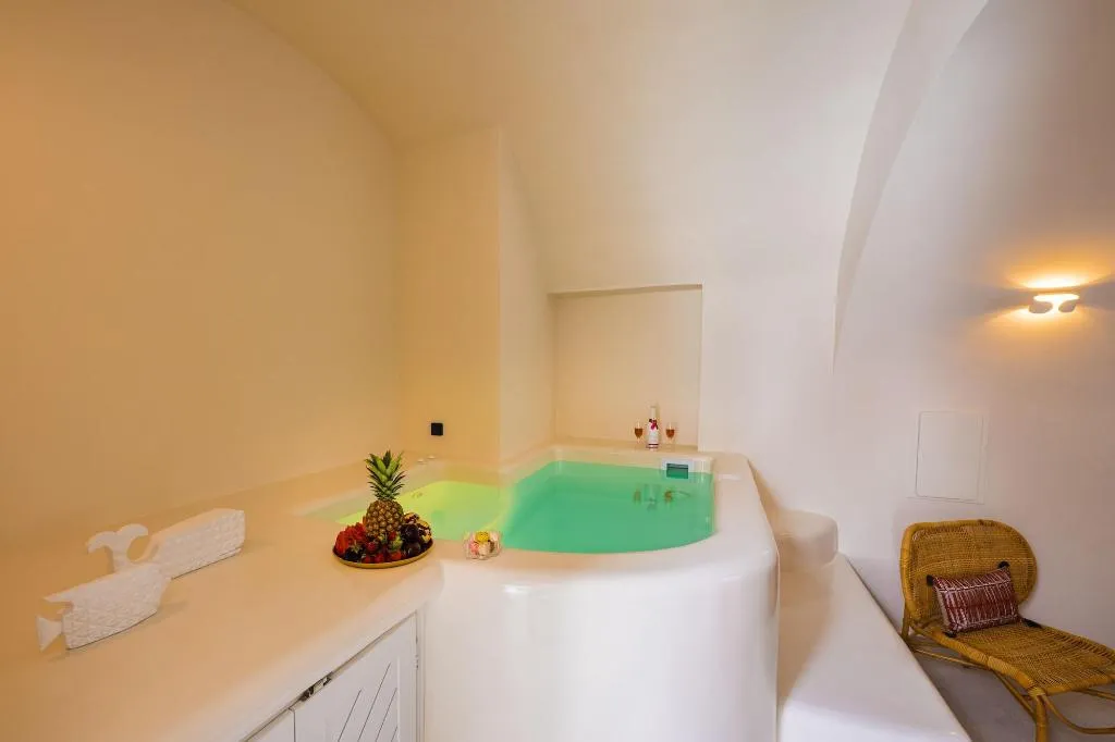 Room, La Madeleine Oia, Santorini