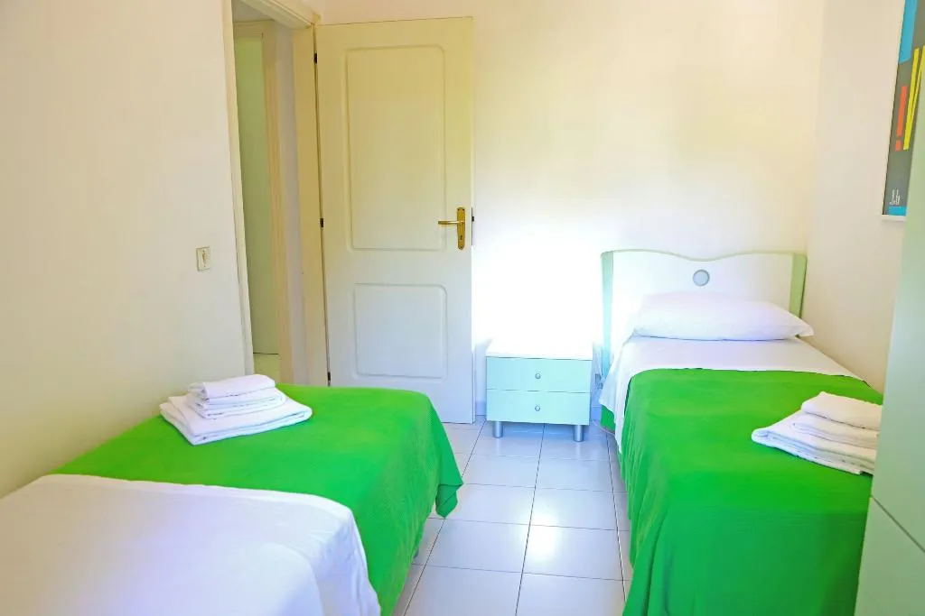VILLA CAPACITY 6 Room, Portorosa Residence, Catania