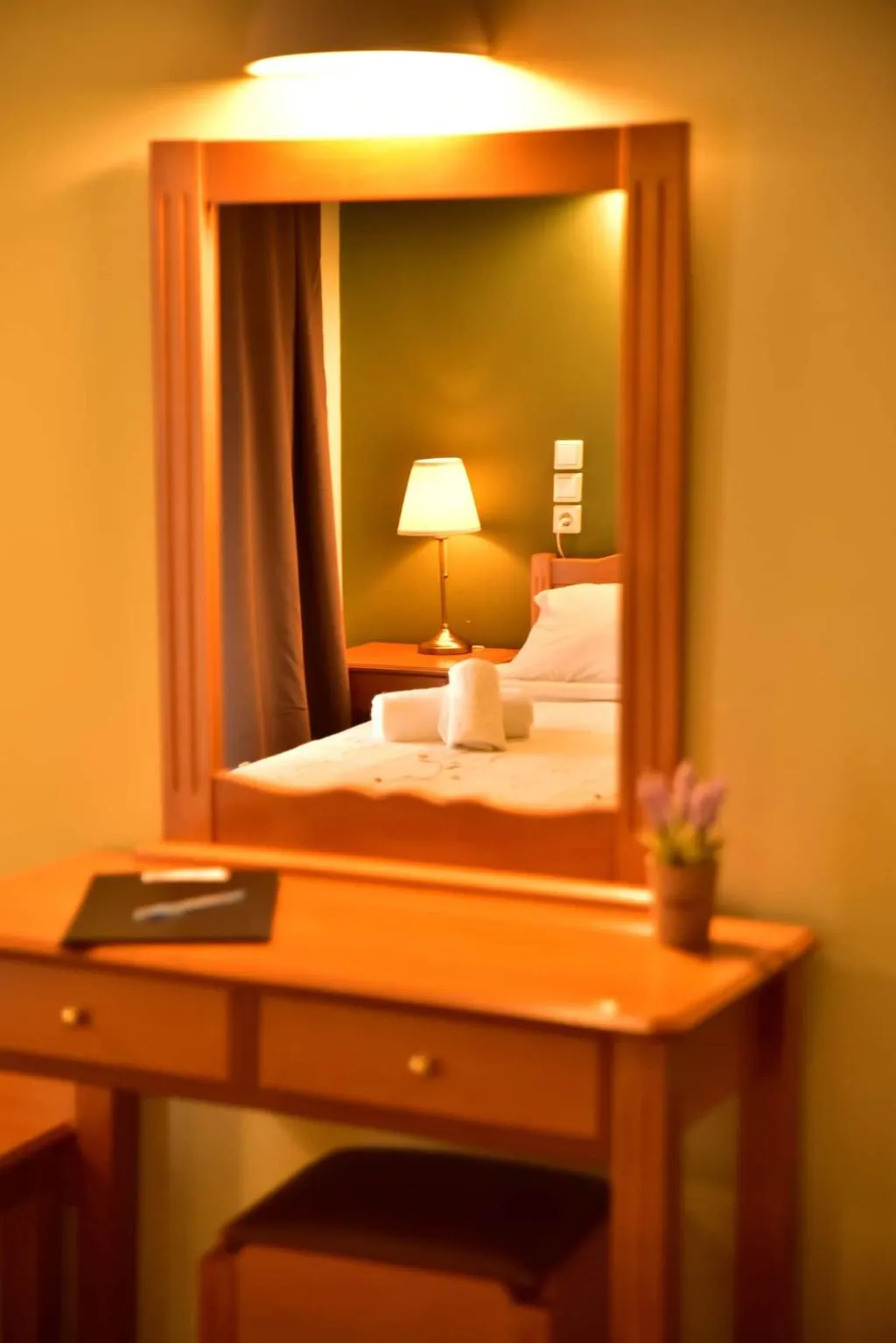 Room, Mont Helmos, Athens