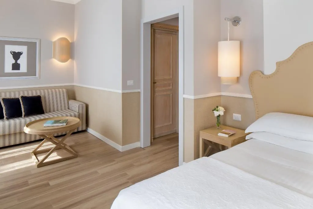 FAMILY ROOM STANDARD Room, Starhotels Terminus, Naples