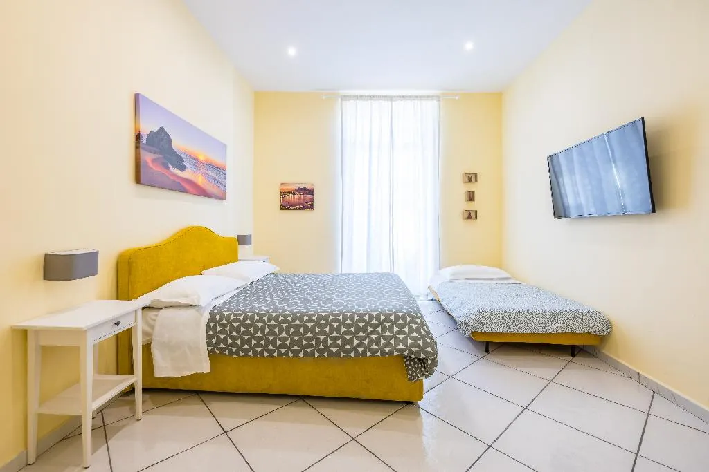 TRIPLE CLASSIC Room, La Casa Di Bruno, Naples