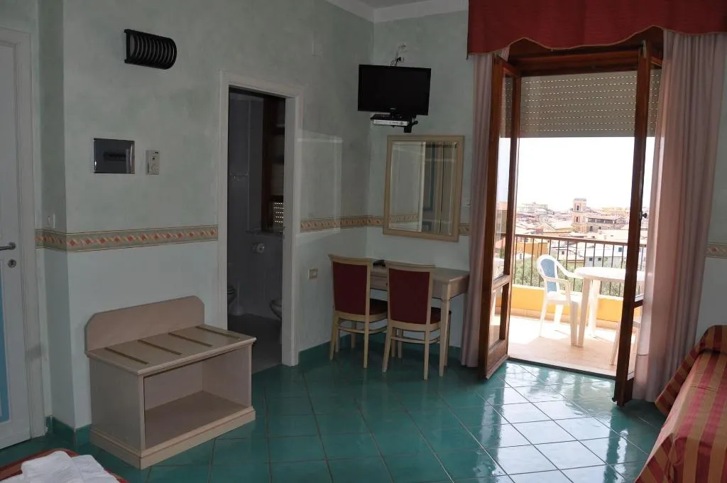 Room, Sporting Club America, Naples
