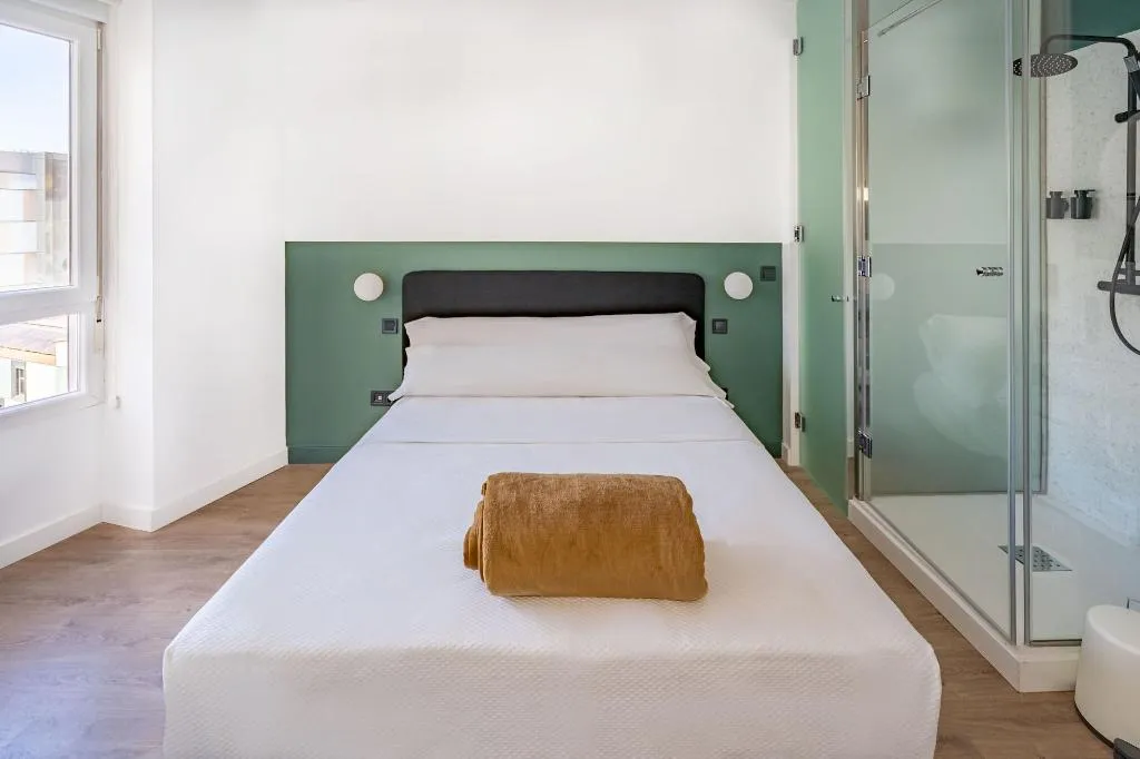 Room, Angelitomad, Madrid