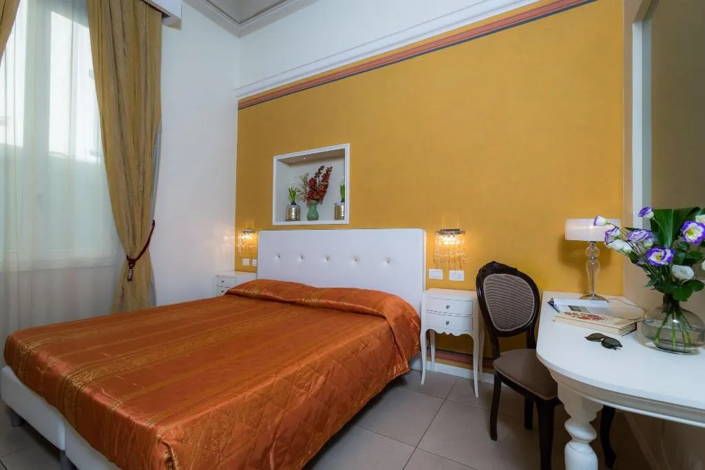 DOUBLE DELUXE KING BED Room, La Casa Di Morfeo, Florence