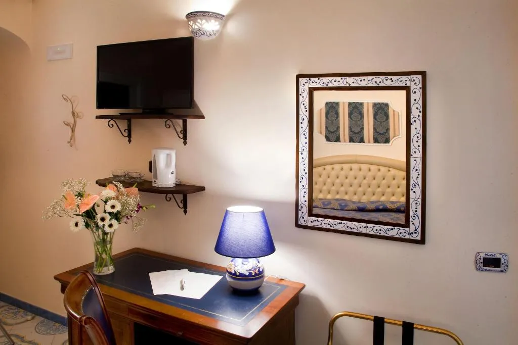JUNIOR SUITE QUEEN SIZE BED Room, L'Antico Convitto, Naples