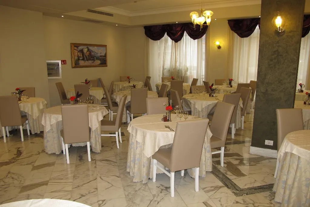 Restaurant, Club Sorrento, Naples