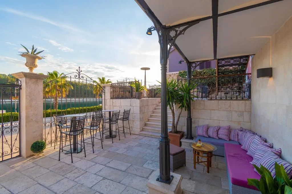 Terrace, B&B Heritage Villa Apolon, Split