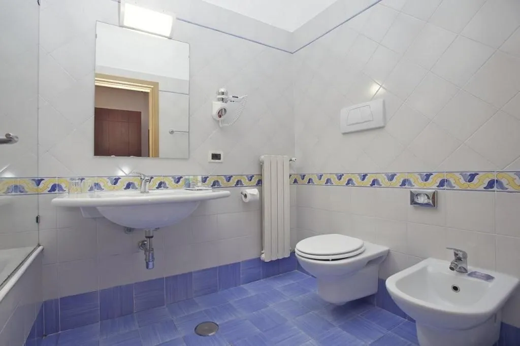TRIPLE CLASSIC Room, Art Hotel Gran Paradiso, Naples
