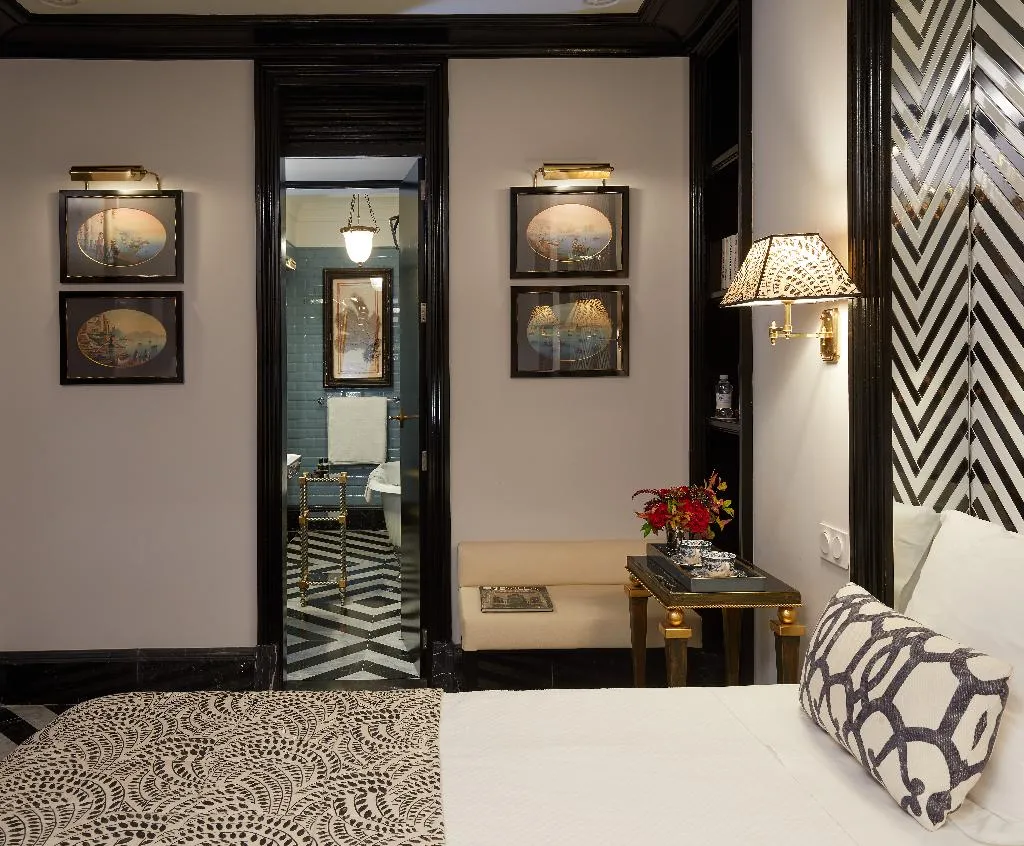 DOUBLE DELUXE ONE BED Room, Triana House, Seville
