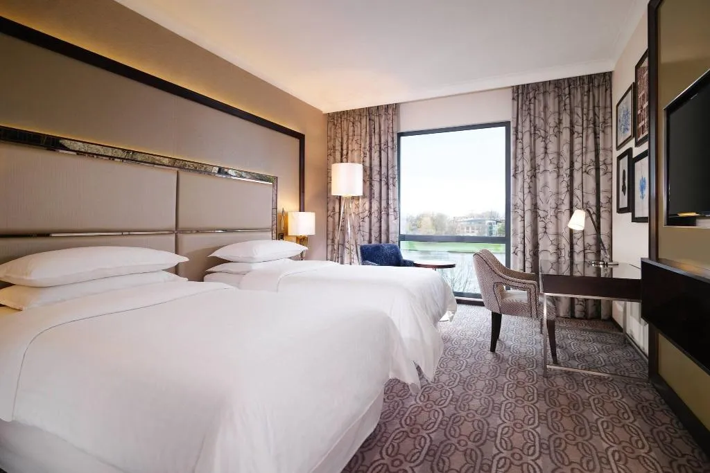 TWIN GRAND WITH VIEWS Room, Sheraton Grand Krakow, Krakow