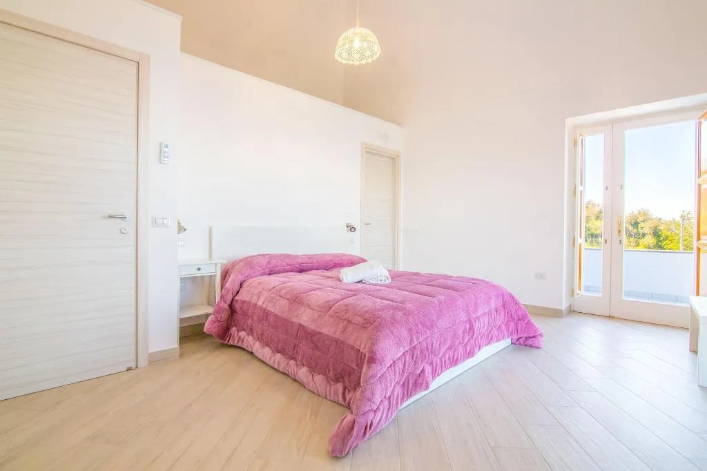 Room, Villa Mariagiovanna, Naples