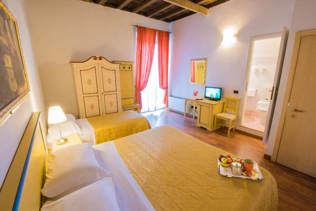 TRIPLE STANDARD Room, Vasari Palace, Florence