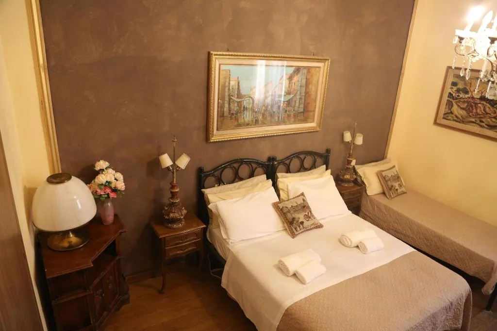 Room, Riverbanks, Florence