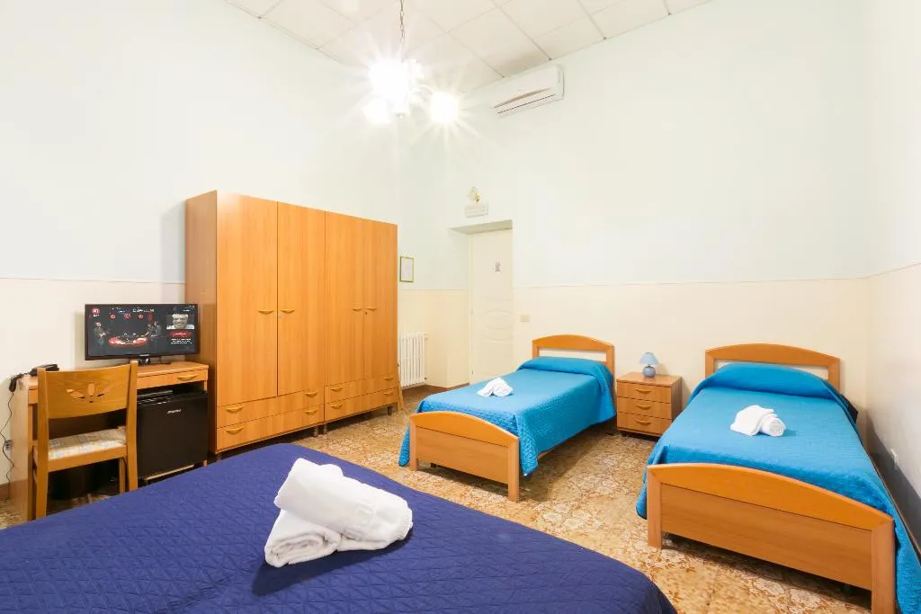 QUADRUPLE STANDARD Room, Sisters' Hostel, Naples