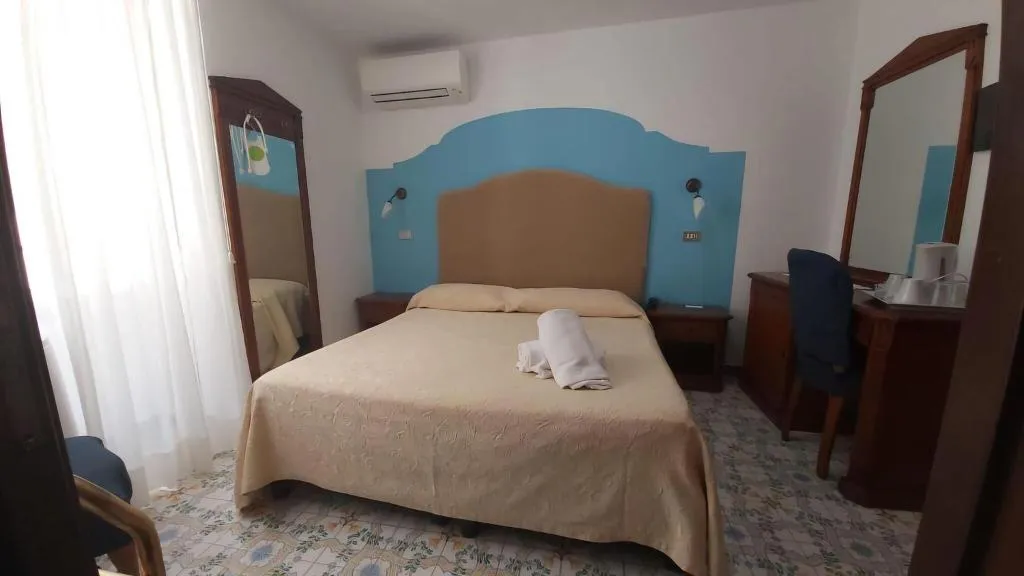Double or Twin ECONOMY Room, Amalfi, Naples