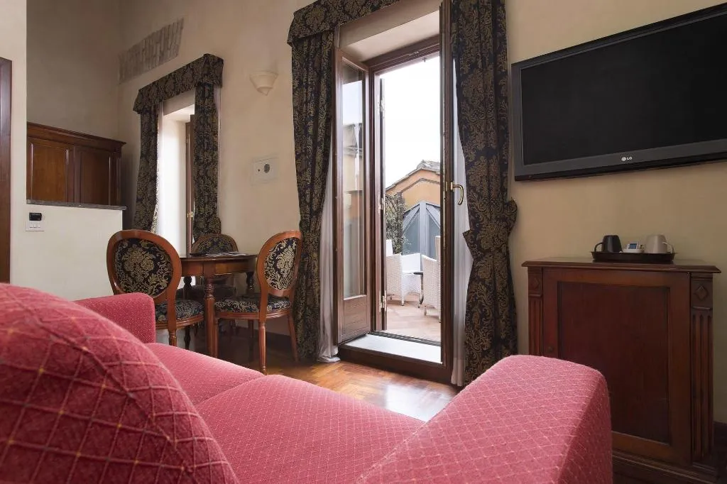 Room, Teatro Pace 33, Rome
