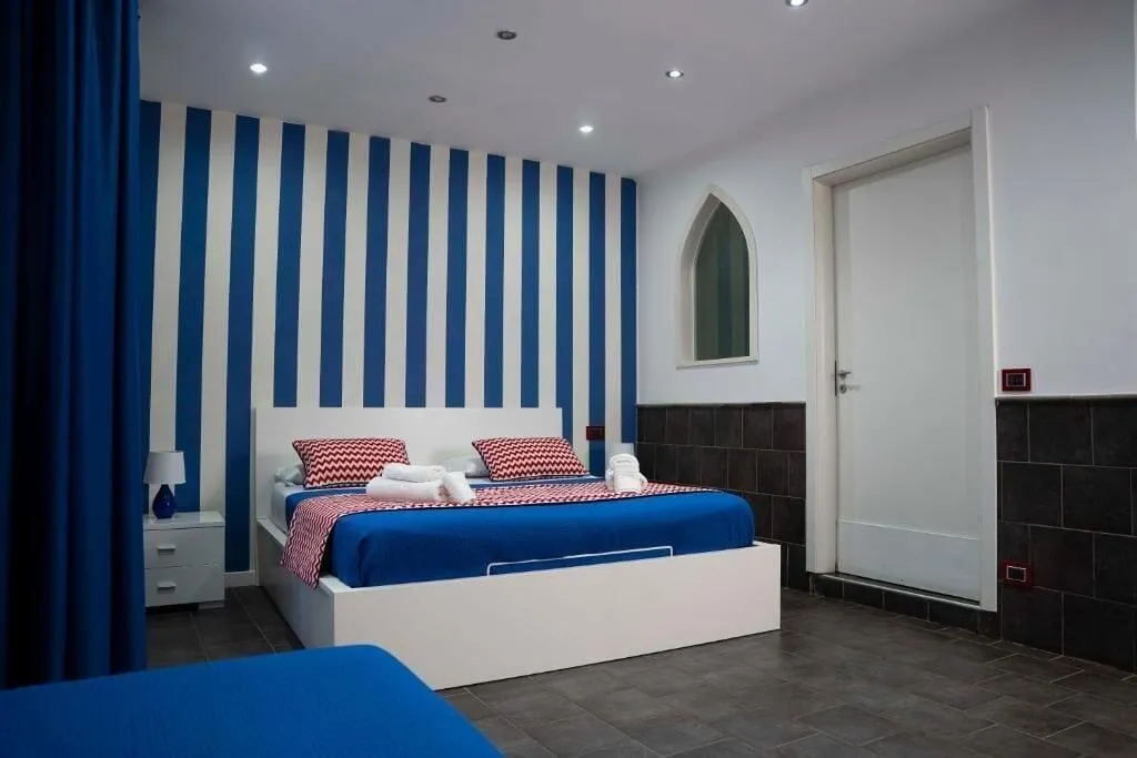 Room, Yacht Club Angioino, Naples