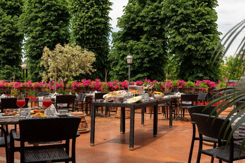 Terrace, Silla, Florence