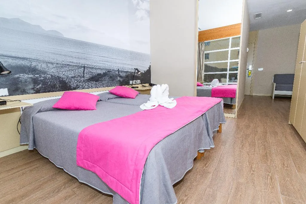 SUITE CAPACITY 3 Room, Eix Platja Daurada Hotel & SPA, Majorca