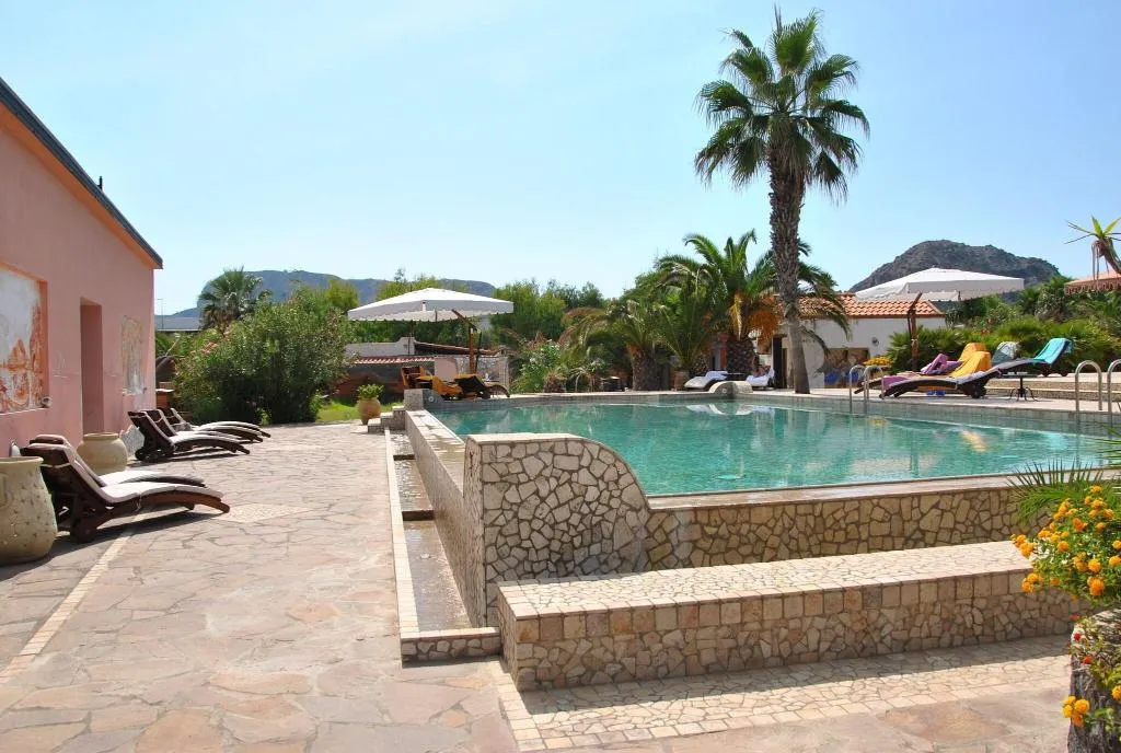Pool, Eros, Palermo
