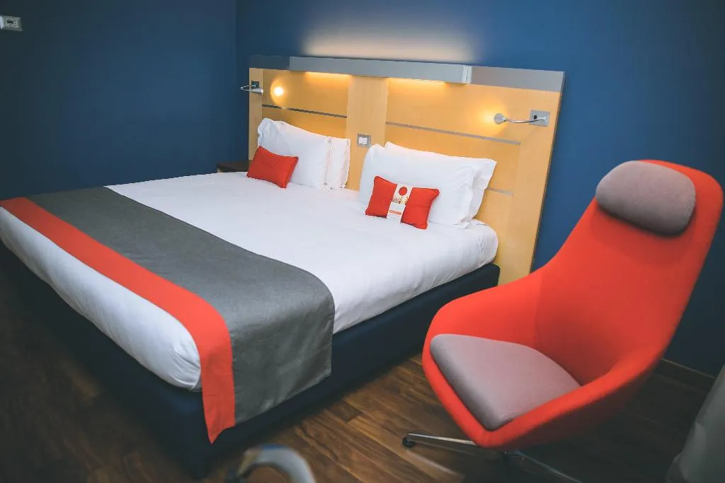 DOUBLE KING SIZE BED Room, Holiday Inn Express Milan-Malpensa Airport, Milan