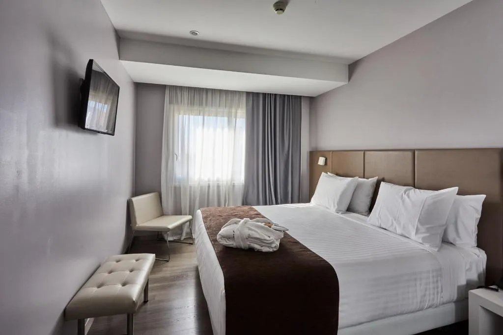 JUNIOR SUITE DELUXE Room, Silken Turcosa 3* Sup, Valencia