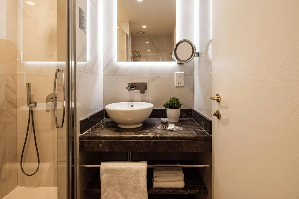 Double or Twin EXECUTIVE KING BED Room, Hotel 115 The Strand Hotel and Suites, Malta