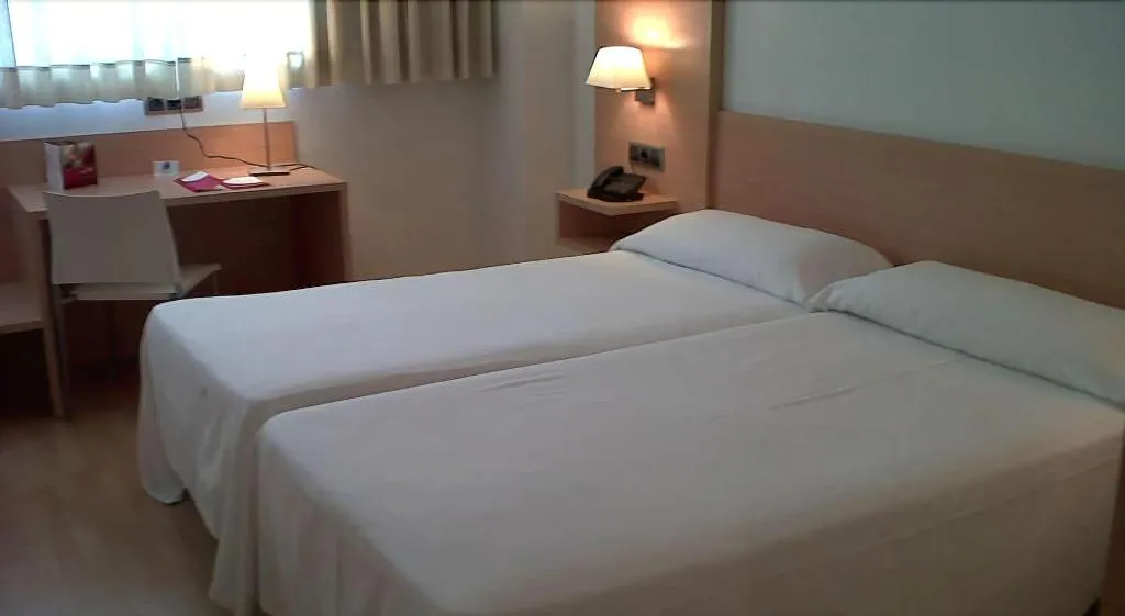Room, Bag, Valencia