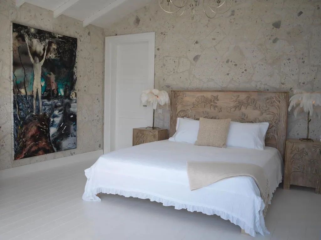 Room, Sabrina's Haus, Dalaman