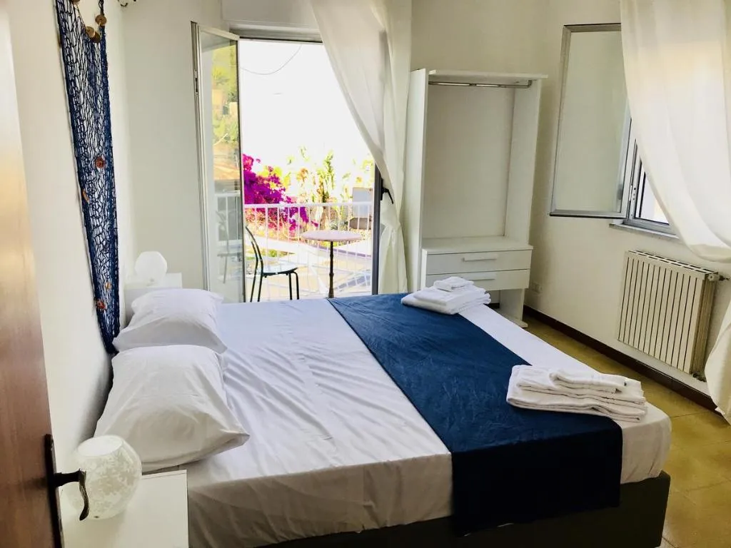 Double or Twin DELUXE SEA VIEW Room, Santuzza Taormina, Taormina