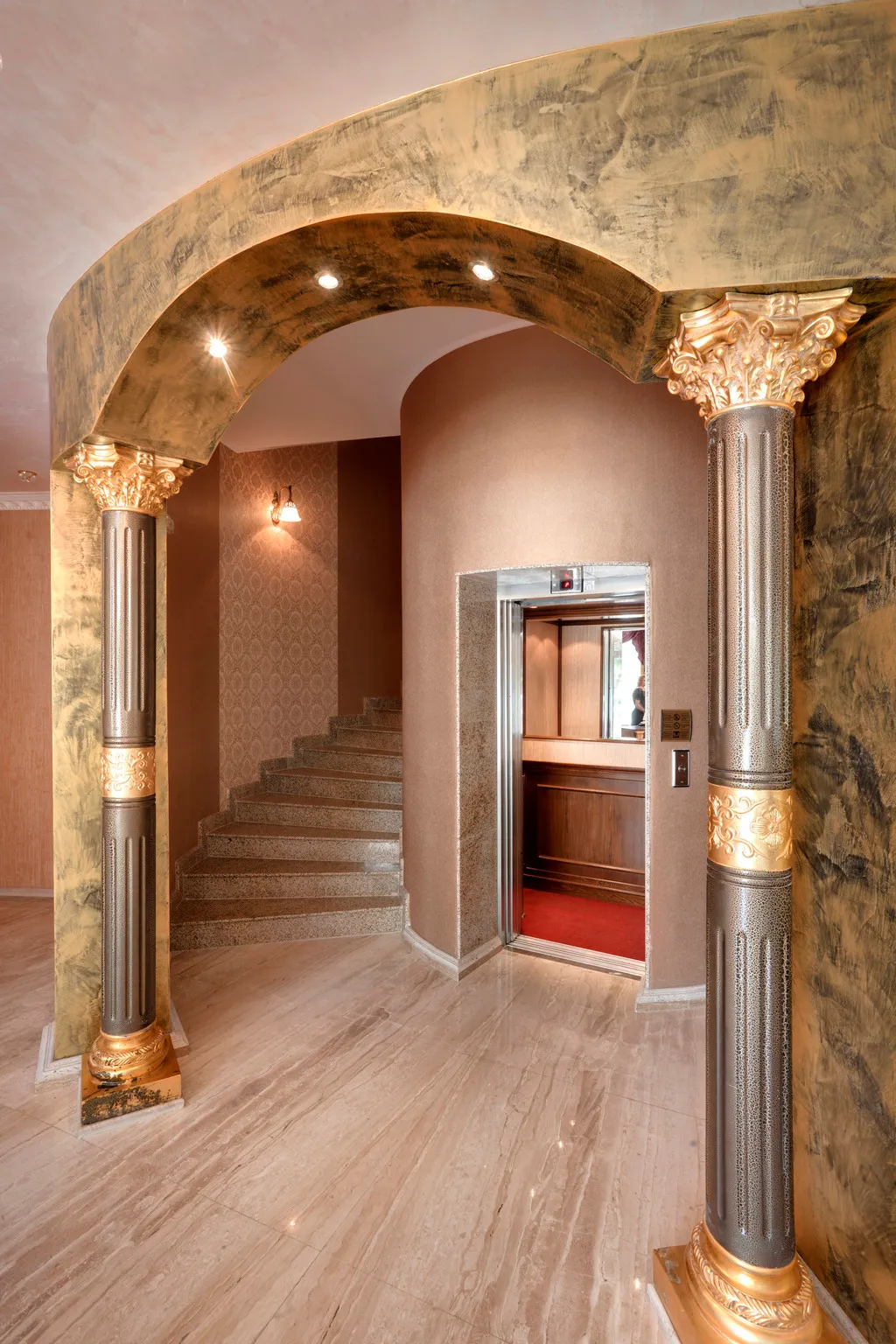 Lobby, Kristel, Varna