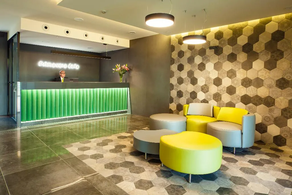 Lobby, Primavera Loi, Costa Blanca