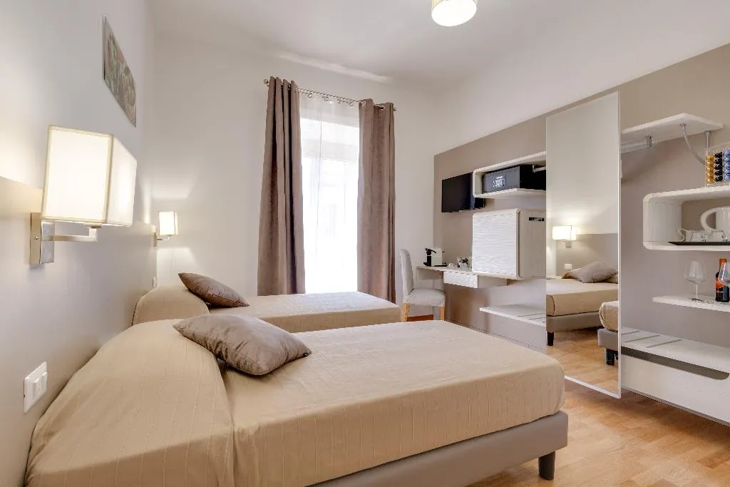 Double or Twin DELUXE WITH BALCONY Room, Dolce Luxury Rooms, Rome