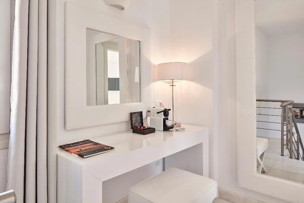 SUITE WITH JACUZZI Room, DeLight Boutique Hotel, Mykonos