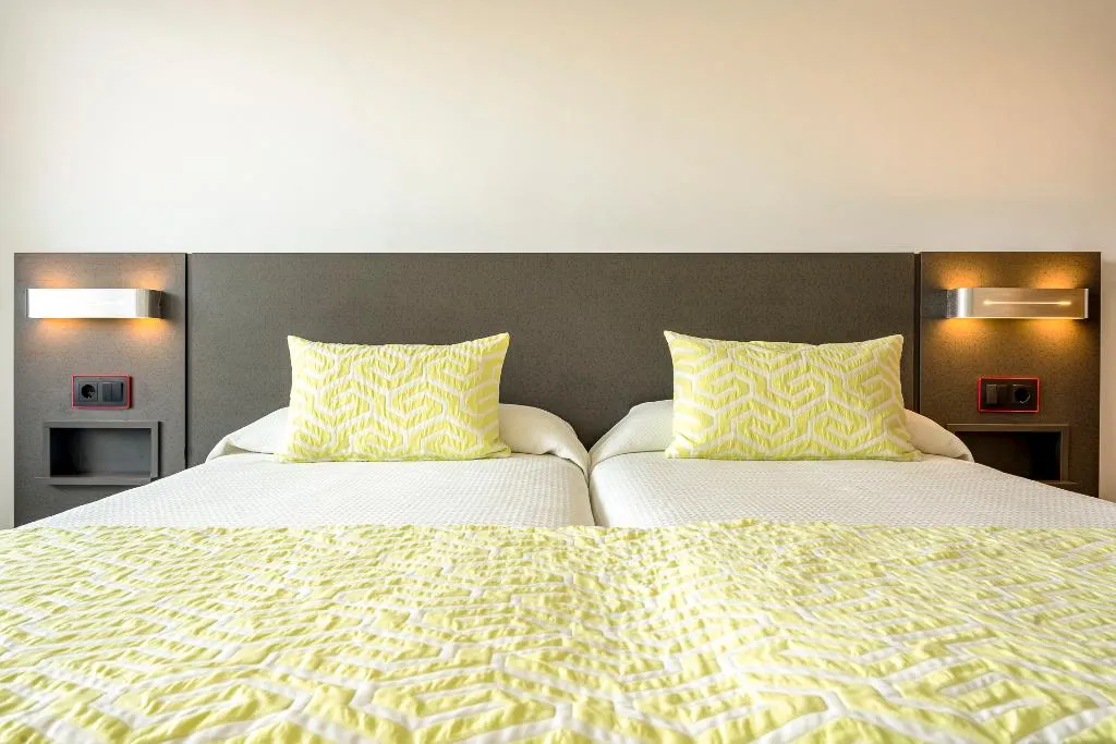 Room, Globales Torrenova Adults Only +16, Majorca