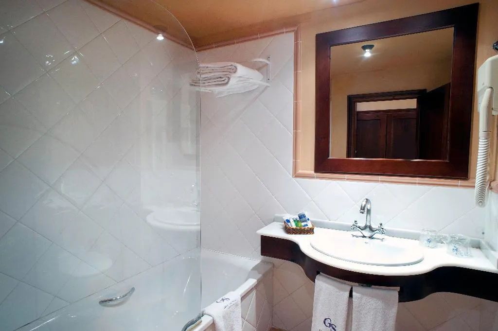 Double or Twin WITH TERRACE Room, Gran Hotel Rey Don Jaime, Barcelona