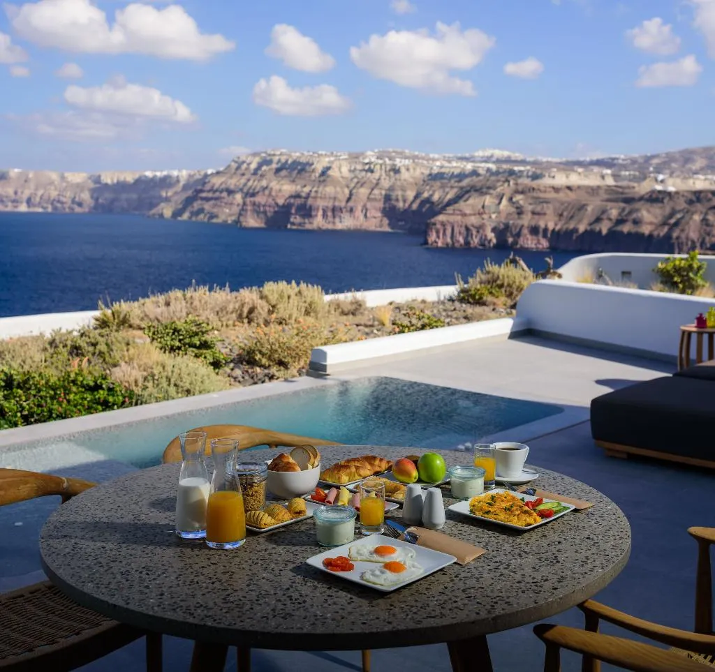 SUITE DELUXE WITH PRIVATE POOL Room, Neptune Luxury Spa Suites, Santorini