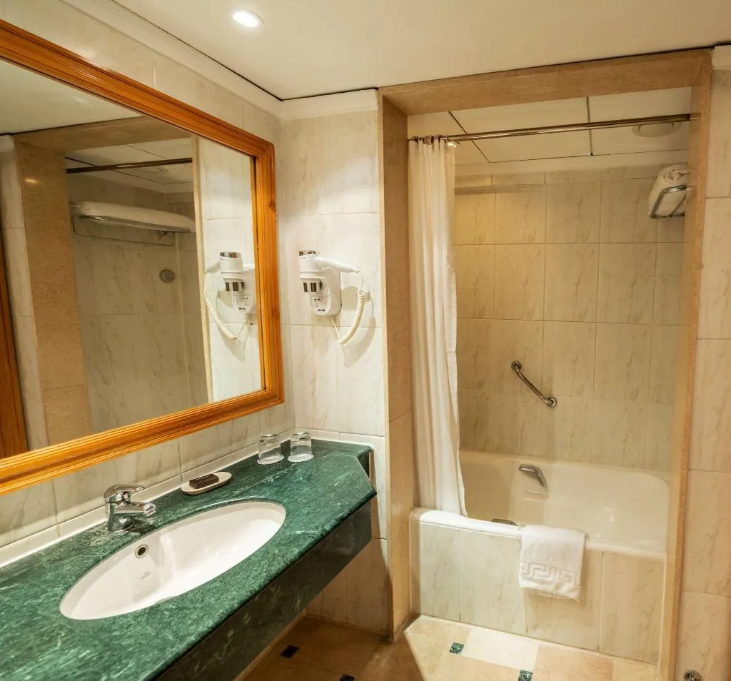 DOUBLE CLASSIC CITY VIEW Room, Steigenberger Nile Palace, Luxor