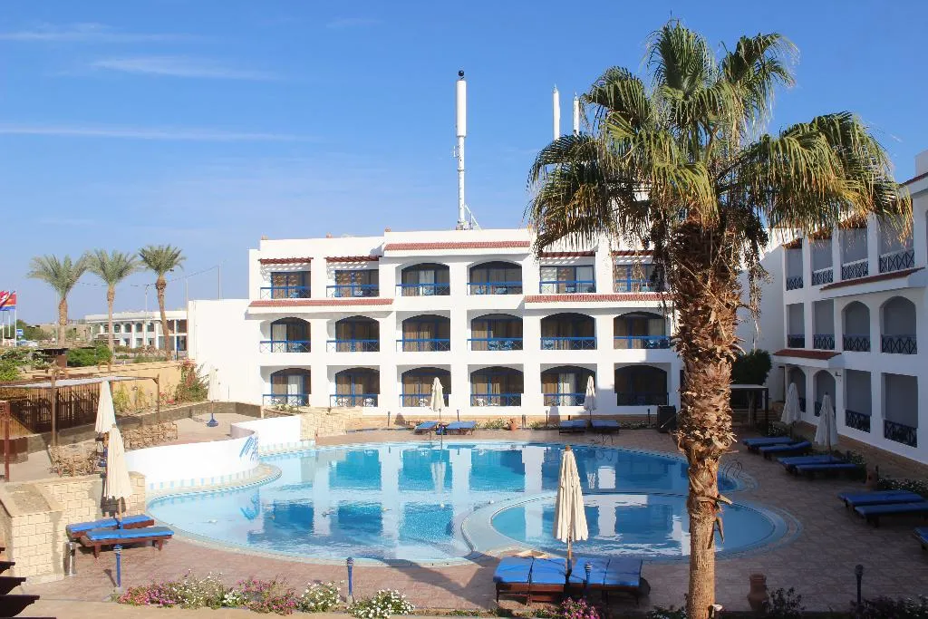Pool, El Khan Sharm Hotel, Red Sea Riviera