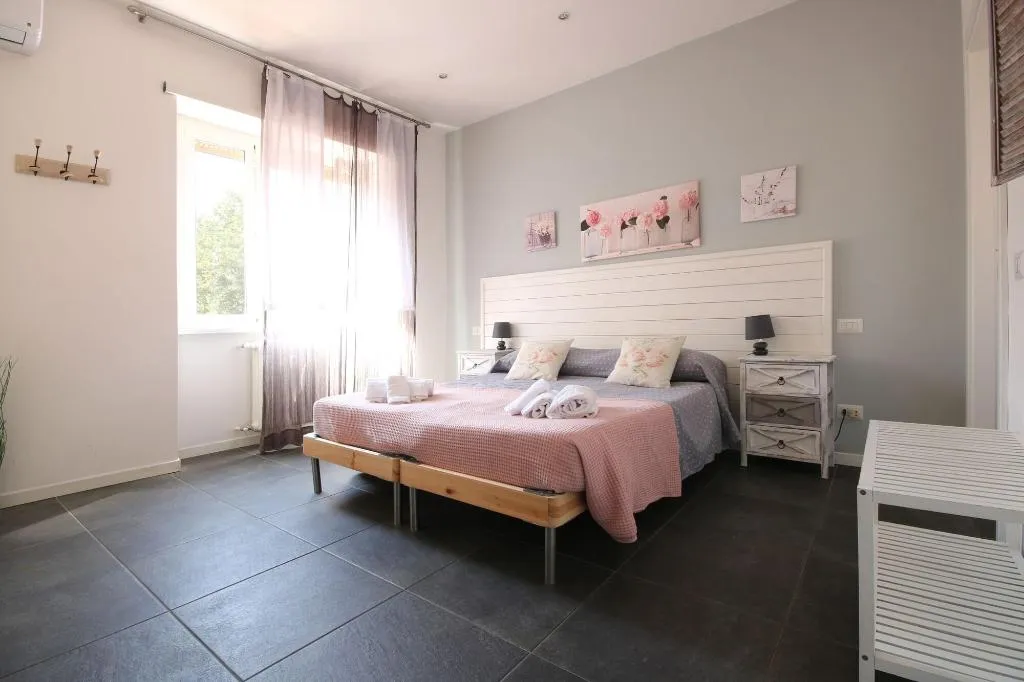 Room, Le Cupole, Rome