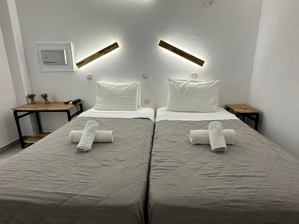 STUDIO WITH JACUZZI Room, Lucia Villas, Santorini