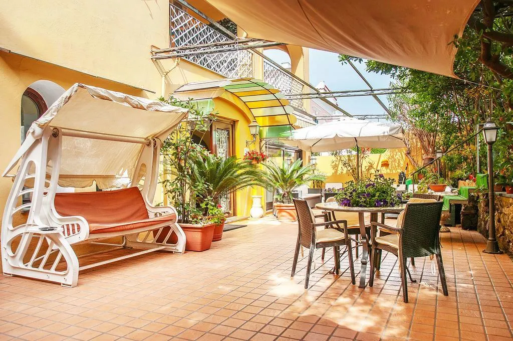 Sports and Entertainment, Hotel Annabelle, Naples