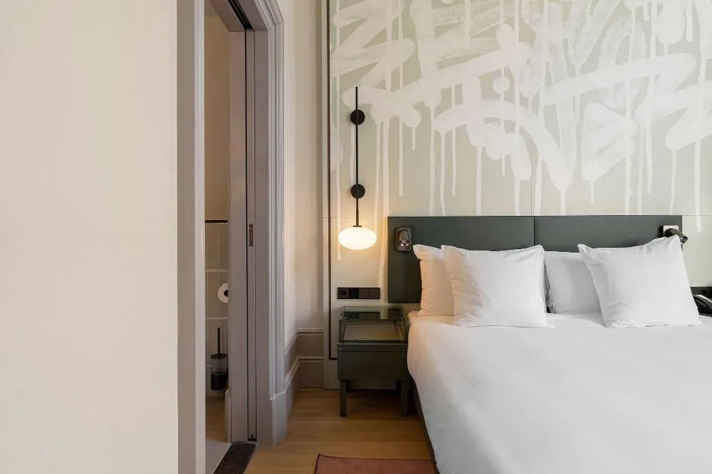 Room, College Hotel Amsterdam, Autograph Collection, Amsterdam