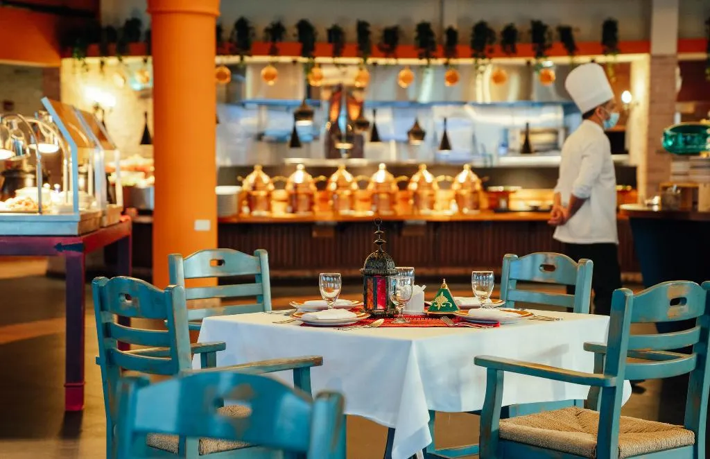Restaurant, Millennium Lakeview Hotel, Dubai