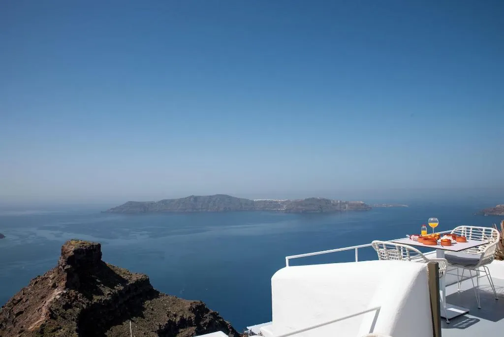 Room, Heavens Edge by Mr and Mrs White, Santorini
