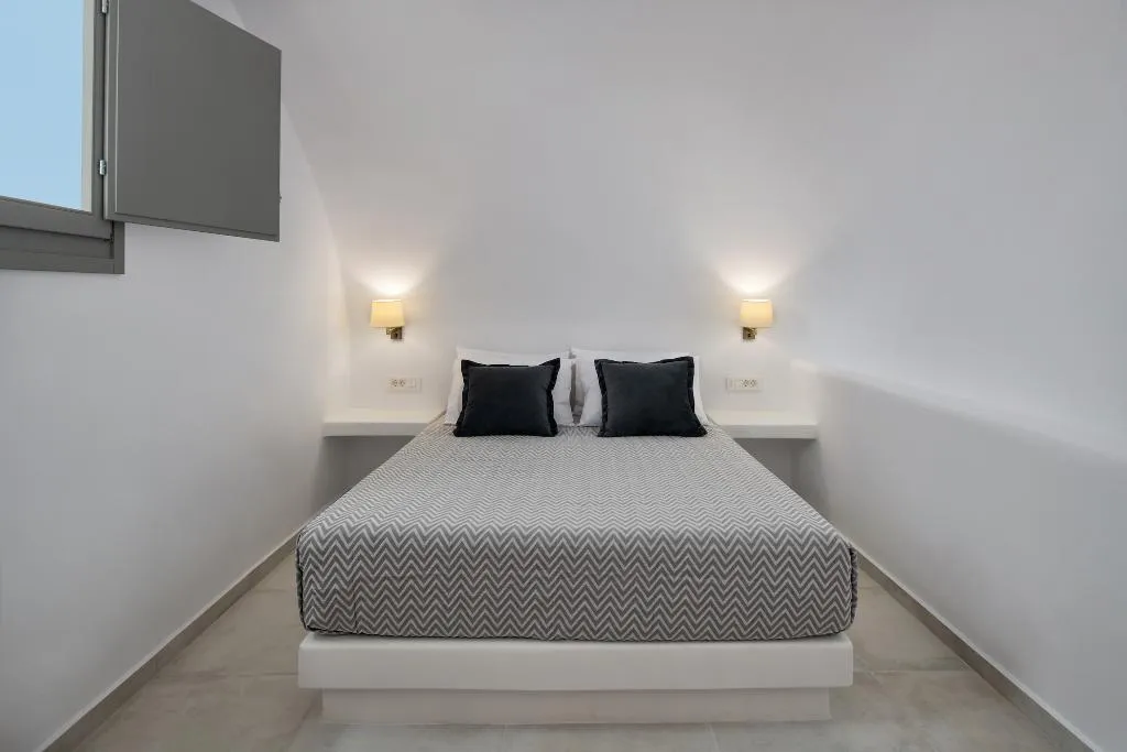 JUNIOR SUITE DELUXE OCEAN VIEW Room, Seven Suites, Santorini