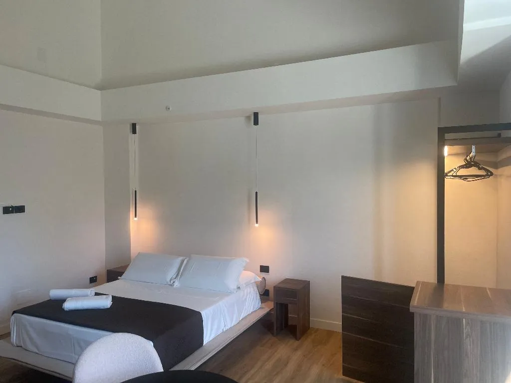 DOUBLE DELUXE ONE BED Room, Hotel Tesoro Pompeiano, Naples