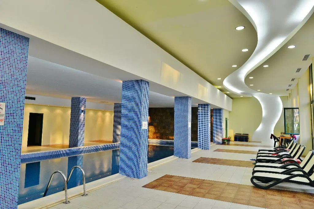 Pool, Marvel, Bourgas