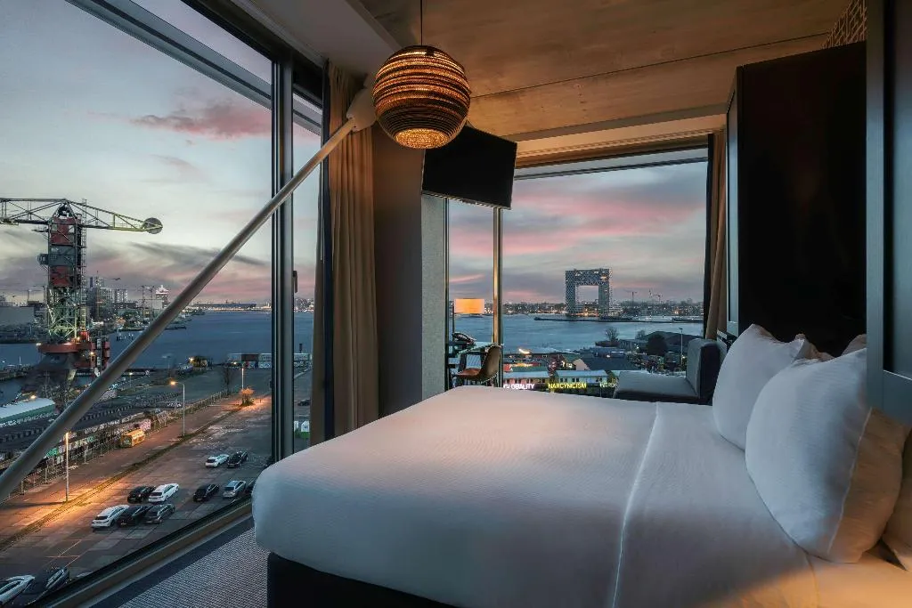 DOUBLE SUPERIOR QUEEN BED Room, DoubleTree by Hilton NDSM Wharf, Amsterdam