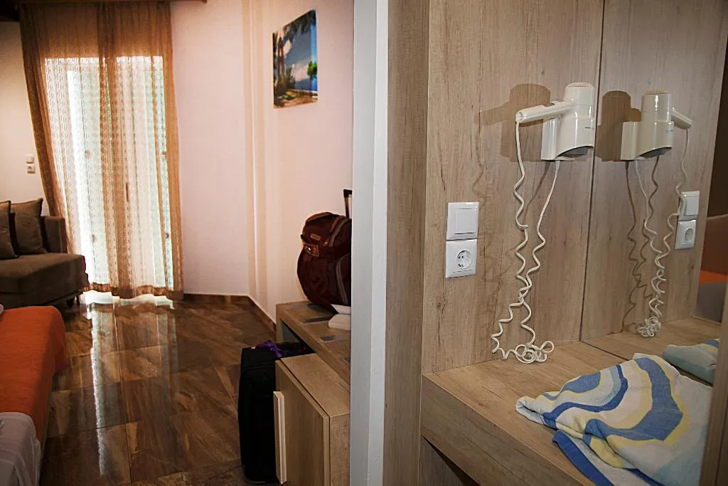 FAMILY ROOM TWO BEDROOMS ONE BATHROOM Room, Zeus, Kos